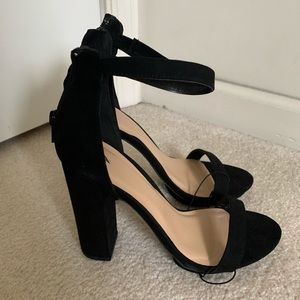 BRAND NEW Black Heels Size 7.5